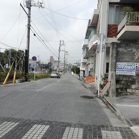 Koza Share House Hotell Okinawa Exteriör bild