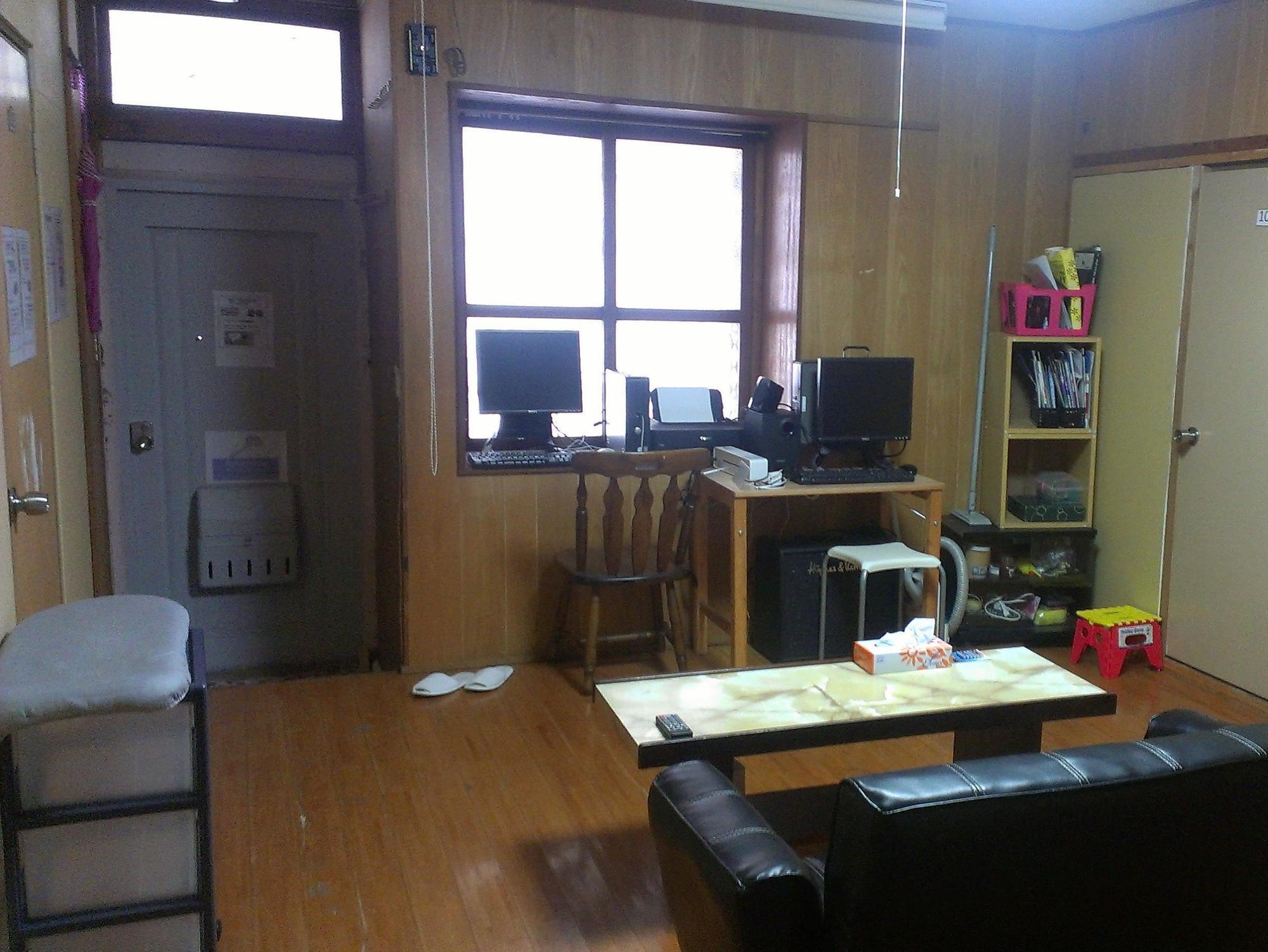 Koza Share House Hotell Okinawa Exteriör bild