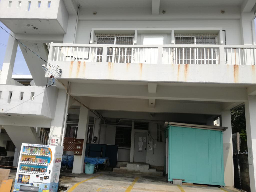 Koza Share House Hotell Okinawa Exteriör bild
