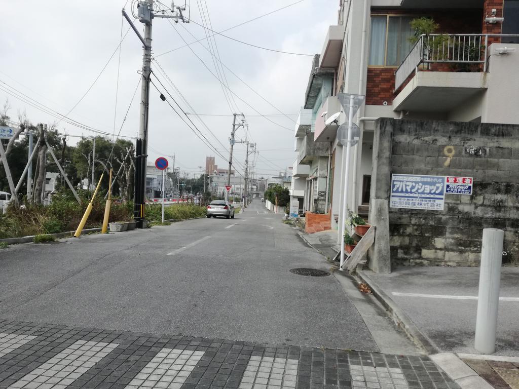 Koza Share House Hotell Okinawa Exteriör bild
