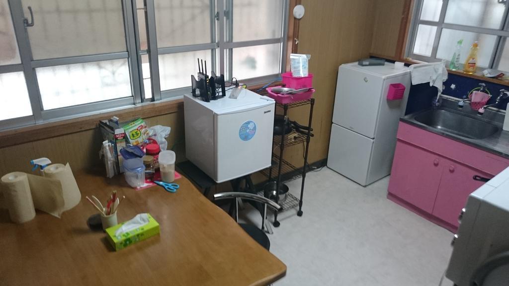 Koza Share House Hotell Okinawa Exteriör bild